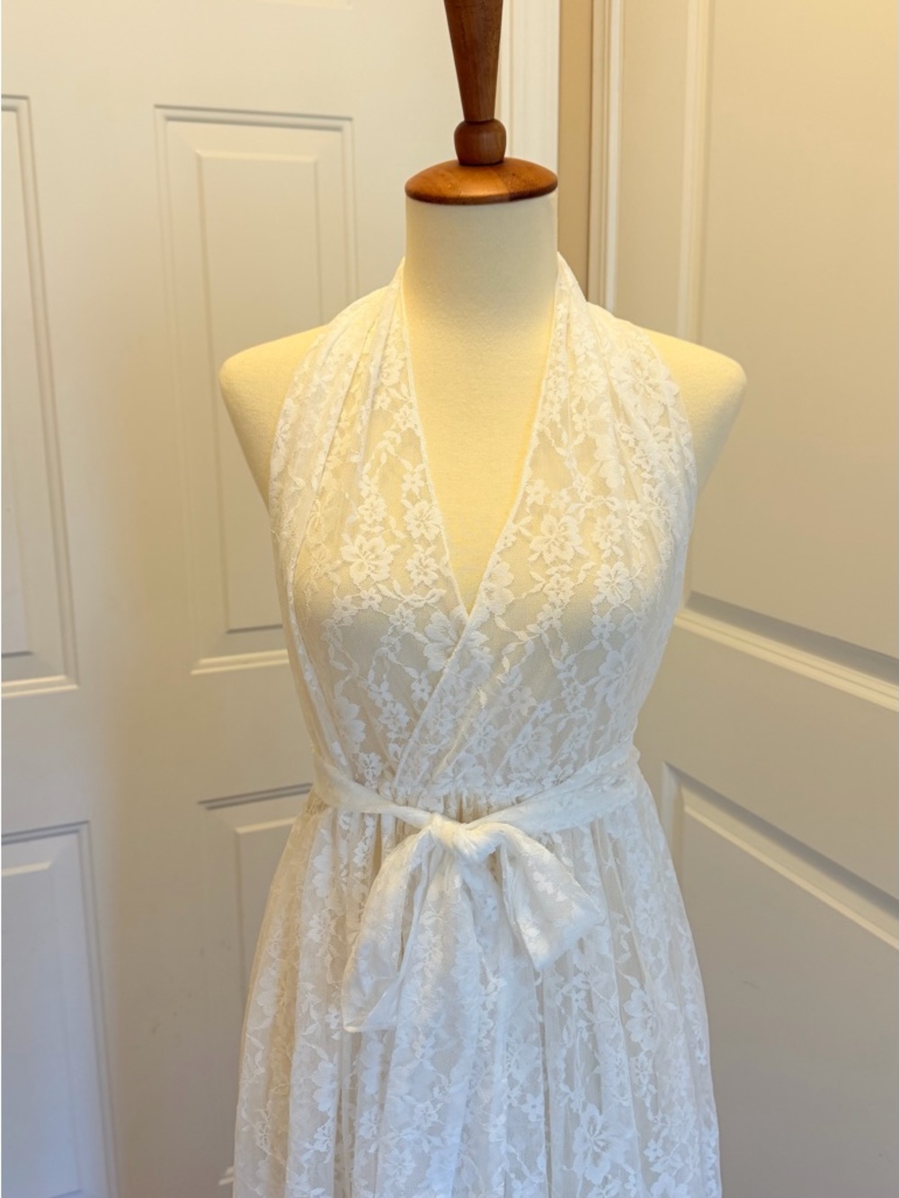 White Lace Halter maternity - Picture 2 of 6